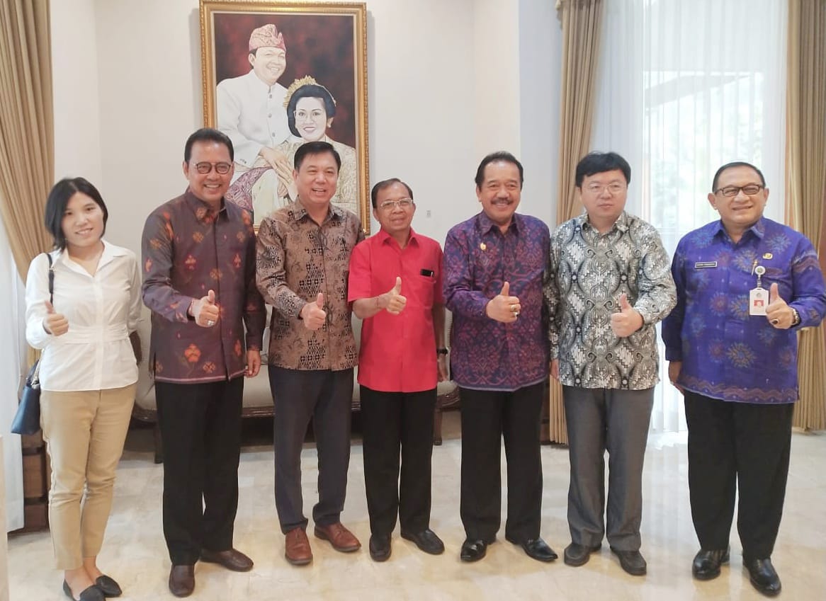 Wayan Koster, Tjok Oka Artha Ardana Sukawati, Juniarta Putra, Rai Suryawijaya bersama Konjen Tiongkok - Berita Bali Terkini, Media Bali - Pena Bali