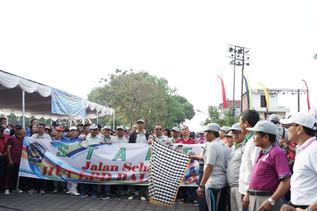 lepas ribuan peserta jalan santai Hut ke-34 LPD Bali - Berita Bali Terkini, Media Bali - Pena Bali