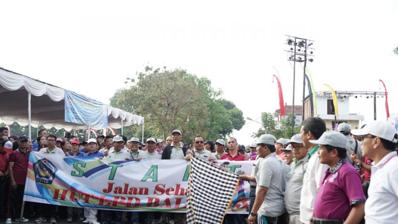 lepas ribuan peserta jalan santai Hut ke-34 LPD Bali - Berita Bali Terkini, Media Bali - Pena Bali