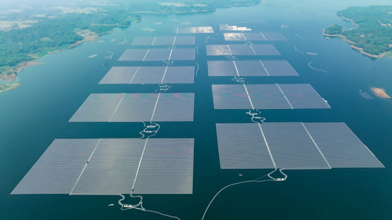 Proyek Pembangkit Listrik Tenaga Surya (PLTS) Terapung atau _Floating Solar PV_ Cirata berkapasitas 192 megawatt peak (MWp) seluas 200 hektare. PLTS ini dibangun di atas Waduk Cirata dan menjadi yang terbesar di Asia Tenggara.