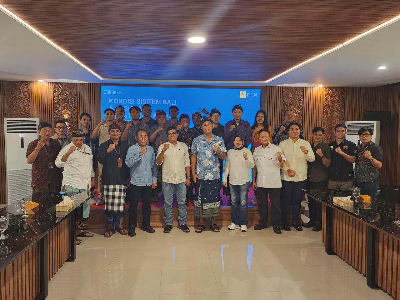 Perwakilan BIN Daerah Bali menyempatkan berfoto bersama dengan Manajemen PT PLN (Persero) UID Bali