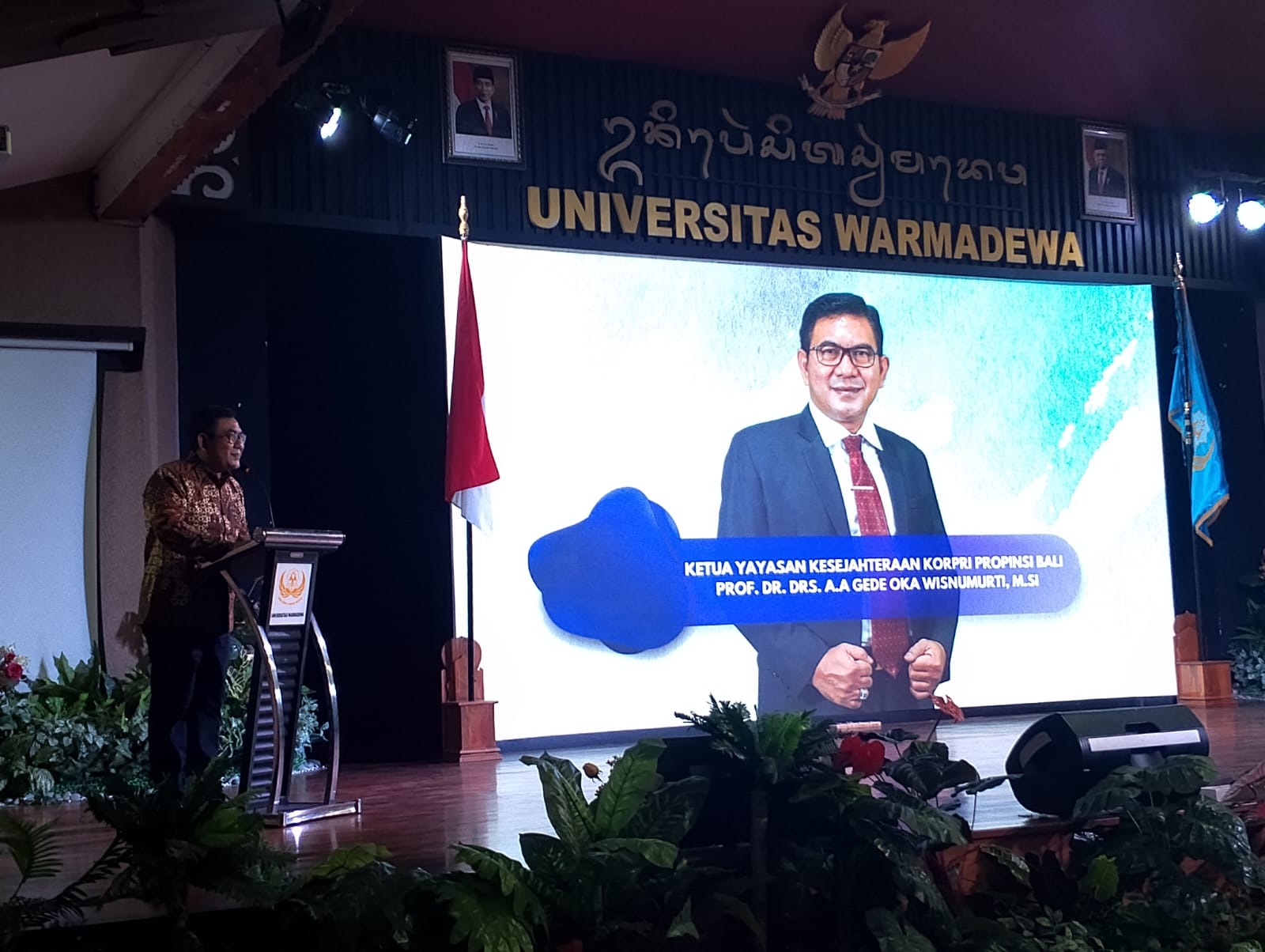 Ketua Yayasan Kesejahteraan Korpri Propinsi Bali Prof. Dr. Drs. A.A Gede Oka Wisnumurti, M.Si saat memberikan sambutan pada HUT BK Fakultas Pertanian, Universitas Warmadewa di Denpasar.