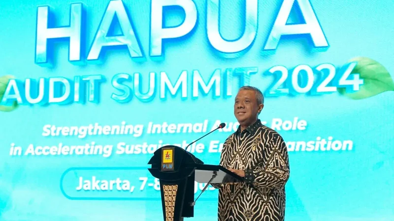 Direktur Legal dan Manajemen Human Capital PLN, Yusuf Didi Setiarto saat menyampaikan diperlukan kolaborasi dalam melakukan transisi energi pada agenda HAPUA Audit Summit 2024 di Jakarta, Rabu (7/8).