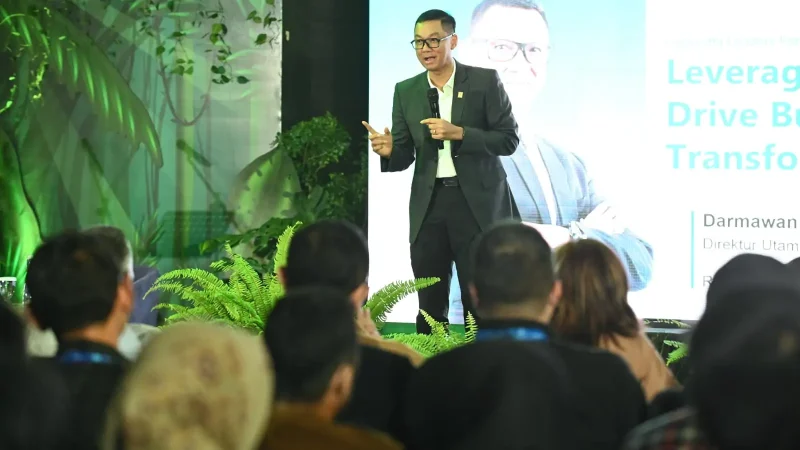 Direktur Utama PT PLN (Persero) Darmawan Prasodjo menyampaikan bahwa selama tiga tahun terakhir perseroan melakukan transformasi besar-besaran dalam upaya menjawab tantangan perkembangan zaman dan transisi energi.