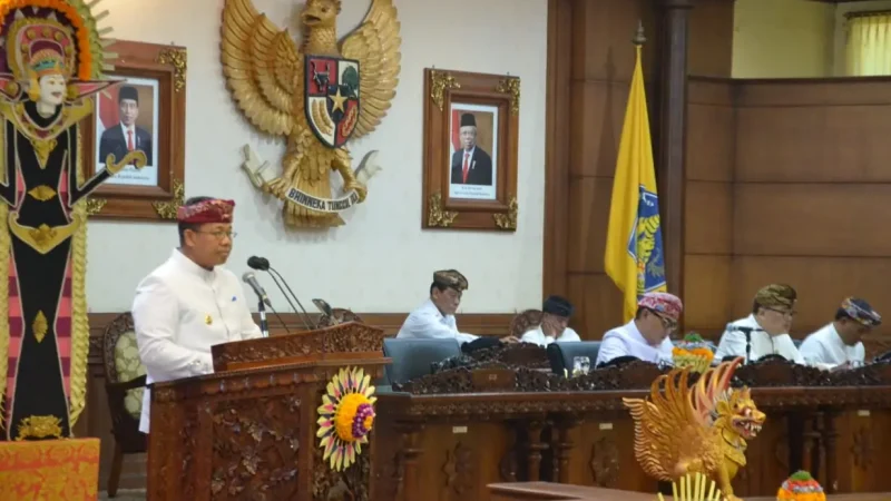 Pj. Gubernur Bali dalam Rapat Paripurna ke-20 DPRD Provinsi Bali.