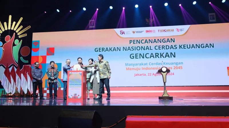 Otoritas Jasa Keuangan (OJK) secara resmi mencanangkan Gerakan Nasional Cerdas Keuangan (GENCARKAN) di JiExpo Kemayoran, Jakarta.