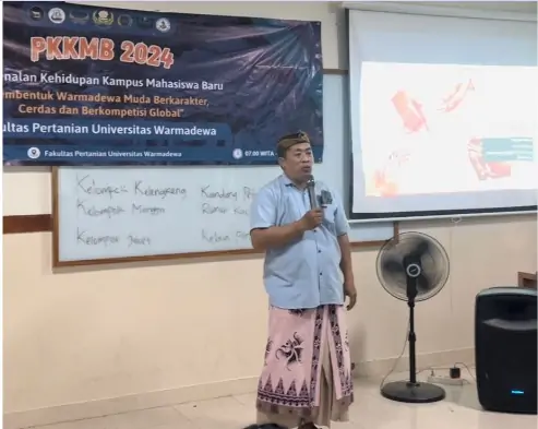 Dr. I Nengah Muliarta, S.Si., M.Si saat menjadi pemateri dalam kegiatan Pengenalan Kehidupan Kampus (PKKMB) FP-Unwar di Denpasar pada Selasa (3/9/2024).