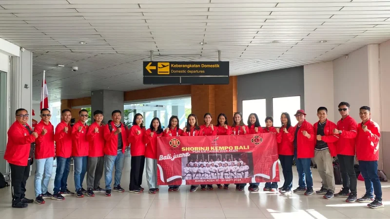 Atlet Kempo Bali menyempatkan foto bersama seusai acara pelepasan atlit kempo Bali menuju PON XXI Aceh -Sumut 2024.