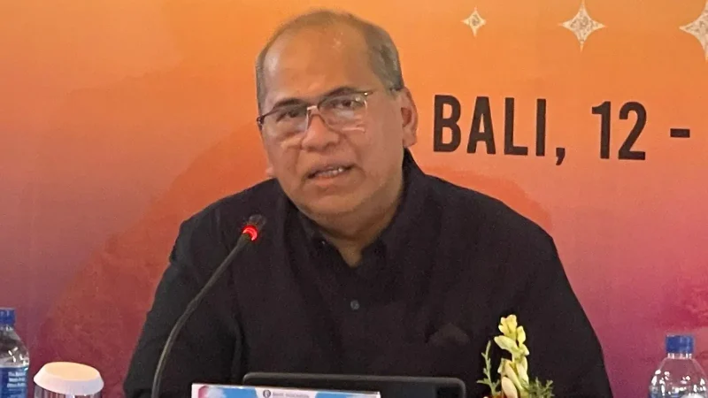 Kepala Perwakilan BI Bali Erwin Soeriadimadja saat berbicara pada acara bertajuk "Ngeraos Sareng Media dan Capacity Building" di Nusa Lembongan, Klungkung, Kamis (12/9/2024). Penabali/ist