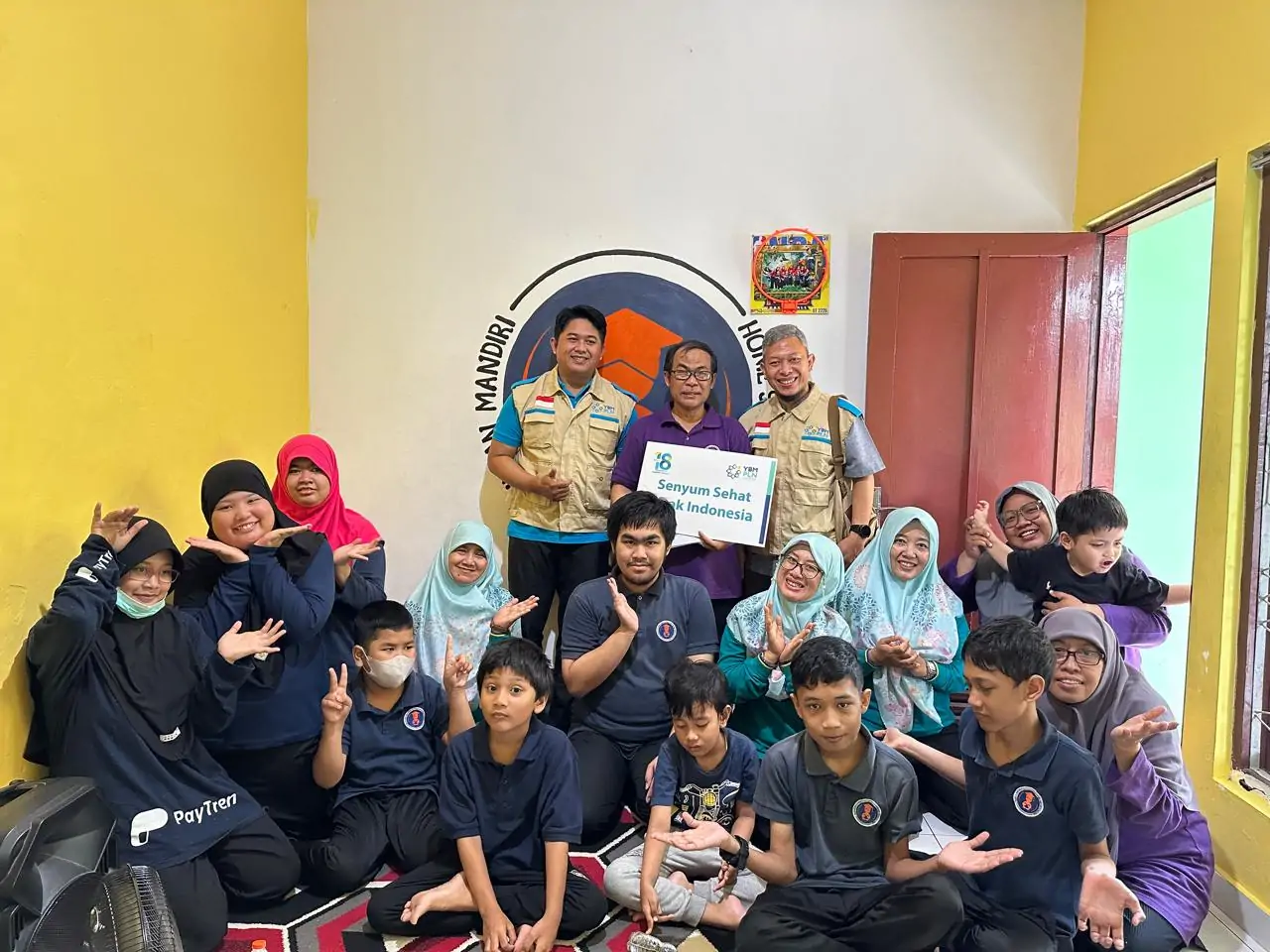 YBM PLN UID Bali, bersama PIKK PLN UID Bali memberikan santunan kepada anak - anak berkebutuhan khusus di Yayasan Insan Mandiri Home Schooling Bali.