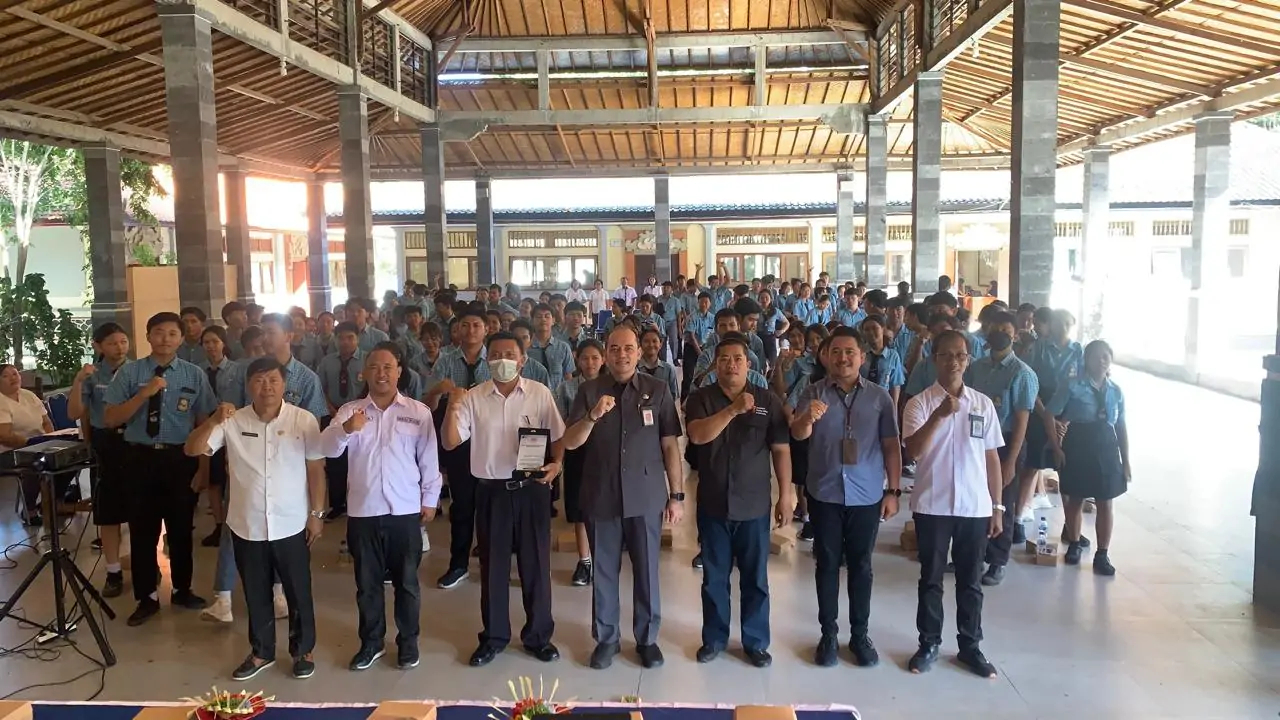 Kegiatan sosialisasi pendidikan politik di SMAN 1 Sawan, Buleleng pada Rabu (30/10/2024).