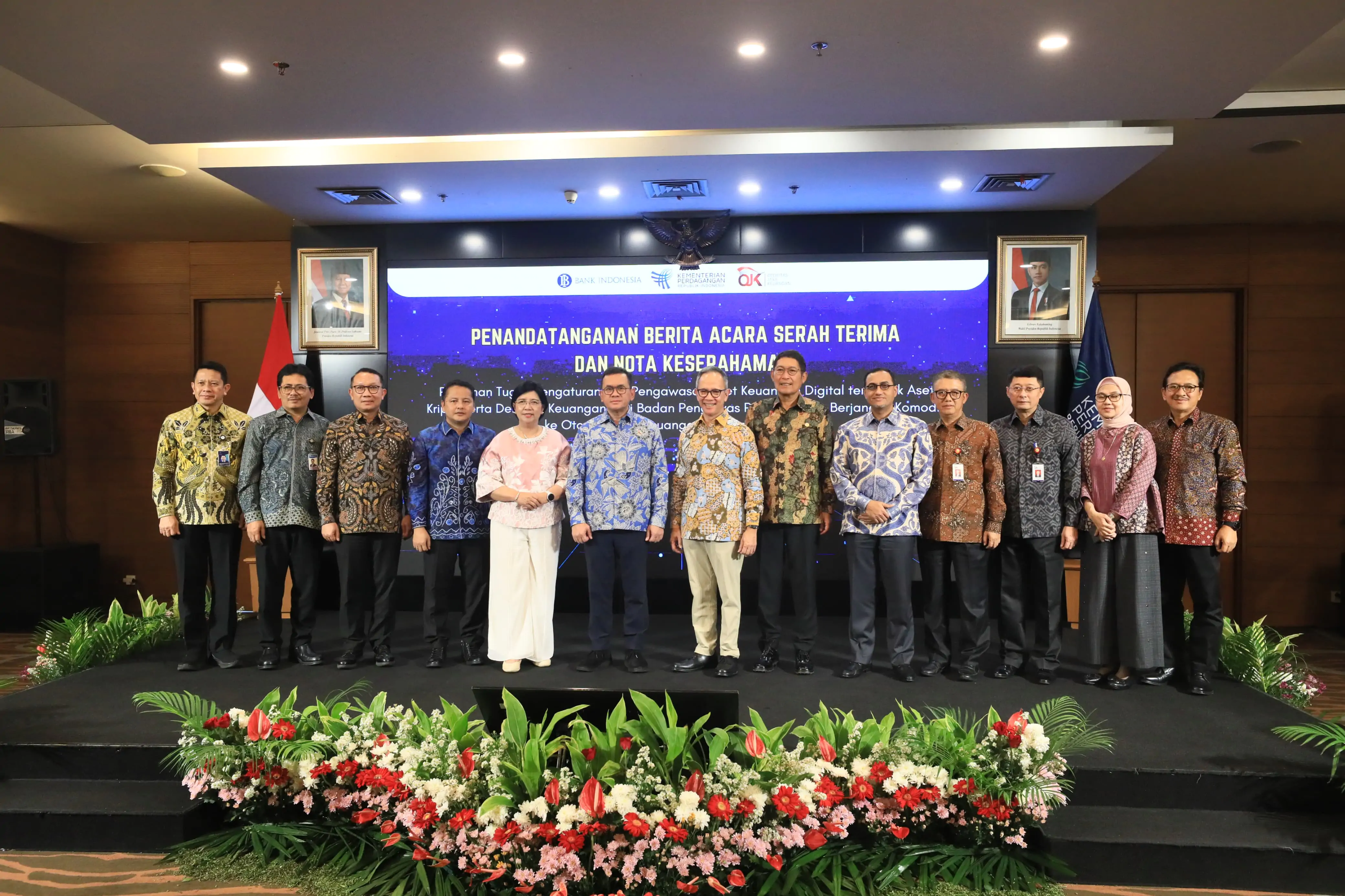 Kementerian Perdagangan melalui Badan Pengawas Perdagangan Berjangka Komoditi (Bappebti) mengalihkan tugas pengaturan dan pengawasan aset keuangan digital termasuk aset kripto serta derivatif keuangan kepada Otoritas Jasa Keuangan (OJK) dan Bank Indonesia (BI). Pengalihan tugas pengaturan dan pengawasan ini ditandai dengan penandatanganan Berita Acara Serah Terima (BAST) dan Nota Kesepahaman (NK) di Kantor Kementerian Perdagangan, Jakarta, pada hari ini (10/1).