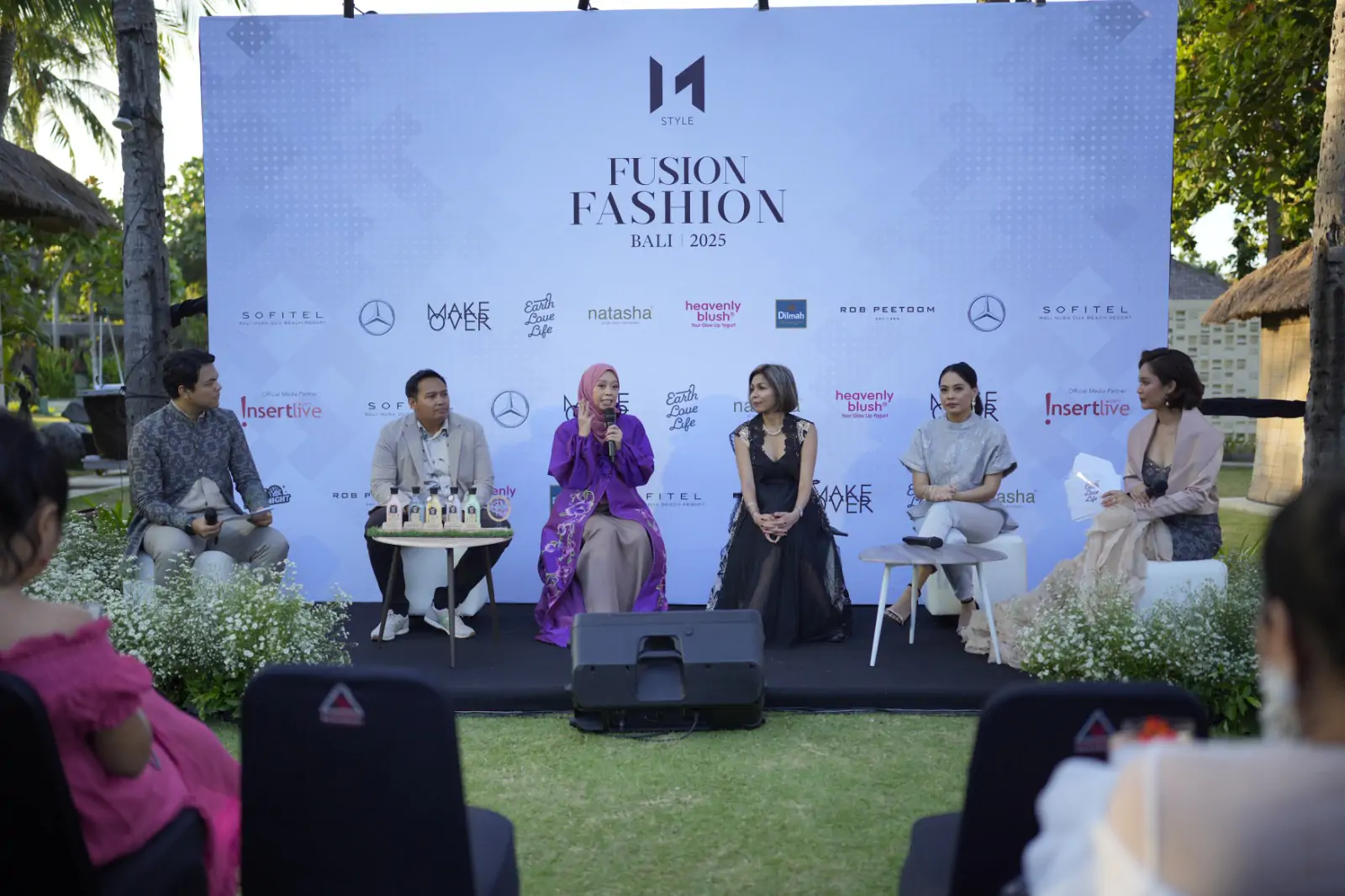 M Style menggelar "Fusion Fashion 2025" bertemakan "Diversity Beyond Perfection". Penabali/om
