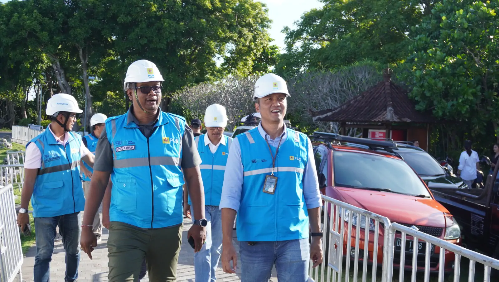 General Manager PT PLN (Persero) UID Bali Eric Rossi Priyo Nugroho (Kanan) bersama managemen mengunjungi Venue IFSC Climbing World Cup 2025 di Peninsula Island Nusa Dua.