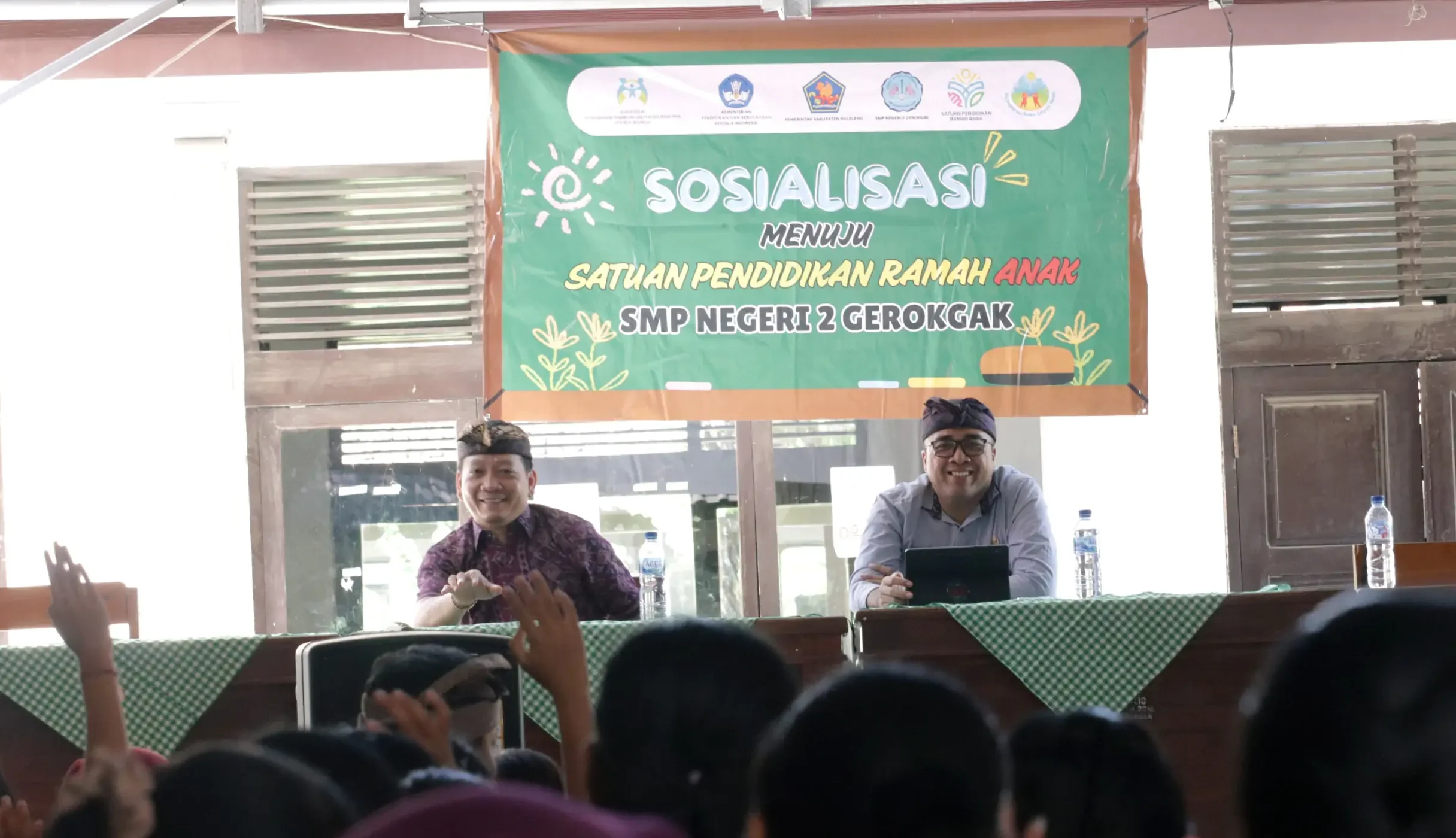 FOTO : SMPN 2 Gerokgak Mantapkan Kecakapan Digital dan Gaungkan Bijak Bermedia Sosial Pada Siswa dan Guru