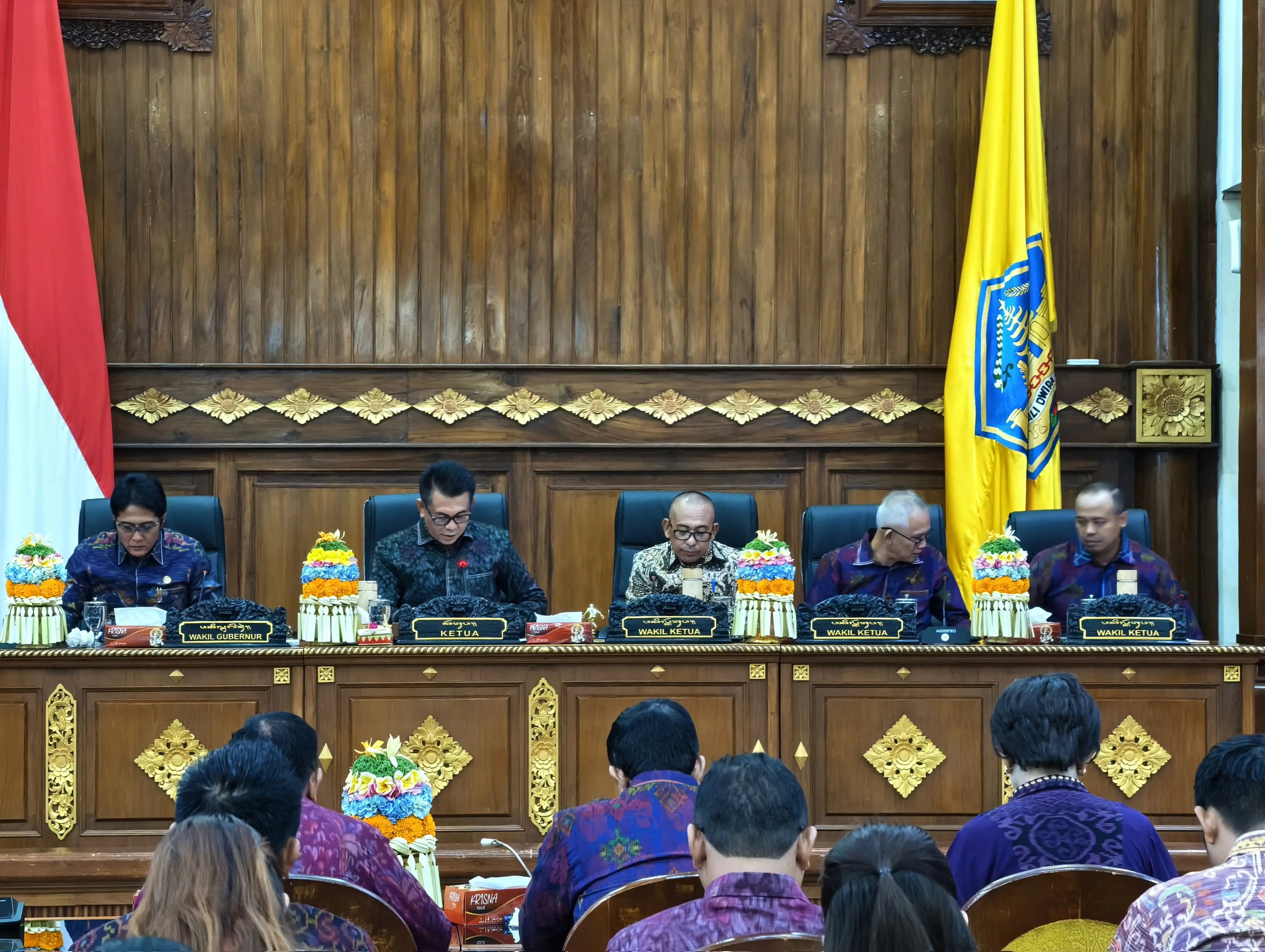 Dewan Perwakilan Rakyat Daerah (DPRD) Provinsi Bali menyelenggarakan Rapat Paripurna ke-17 Masa Persidangan III Tahun Sidang 2024–2025 pada Senin, (16/6/2025). Agenda rapat yang berlangsung di Ruang Rapat Wiswa Sabha Utama, Kantor Gubernur Bali ini membahas dua Rancangan Peraturan Daerah (Raperda), yakni Raperda tentang Rencana Pembangunan Jangka Menengah Daerah (RPJMD) Provinsi Bali Tahun 2025–2029 dan Raperda tentang Pertanggungjawaban Pelaksanaan APBD Tahun Anggaran 2024.