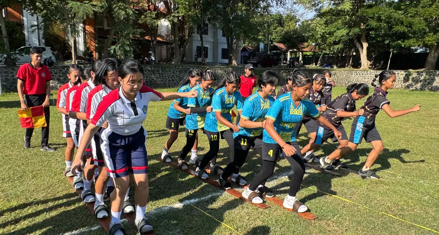 FOTO : Tiga  Sekolah di Buleleng  Latihan Tanding Bersama persiapan Jantra Olahraga Tradisional Bali 2025.