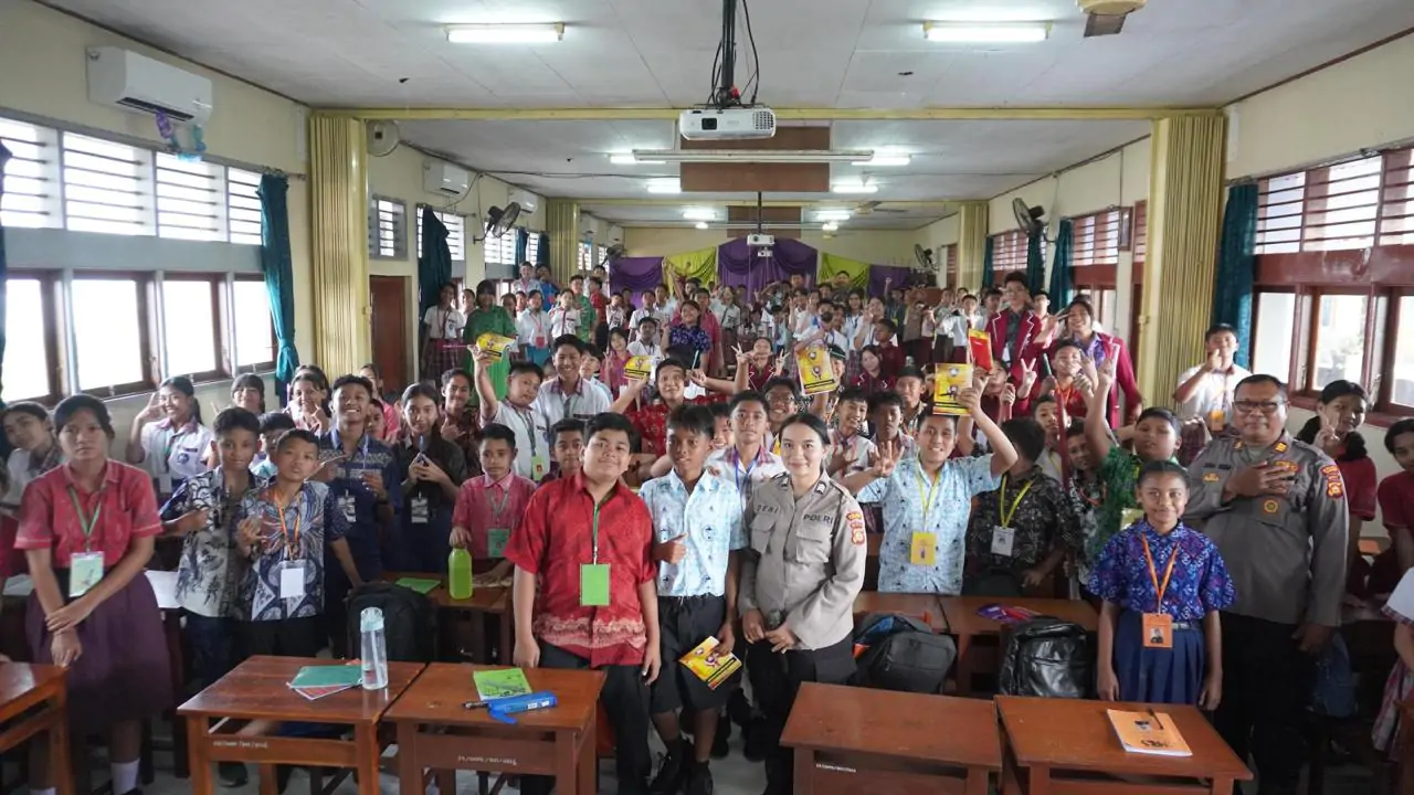 Jajaran Polisi Wanita (Polwan) Polres Badung melalui program edukatif bertajuk “Rise N Speak” memberi edukasi untuk mengajak para pelajar berani berbicara jika mengalami tindakan perundungan maupun kekerasan seksual yang digelar di dua sekolah, yakni SMPK 2 Harapan di Banjar Untal-Untal dan SMPK Thomas Aquino di Jalan Padang Tawang, Kecamatan Kuta Utara, Kabupaten Badung pada Selasa (22/7/2025).