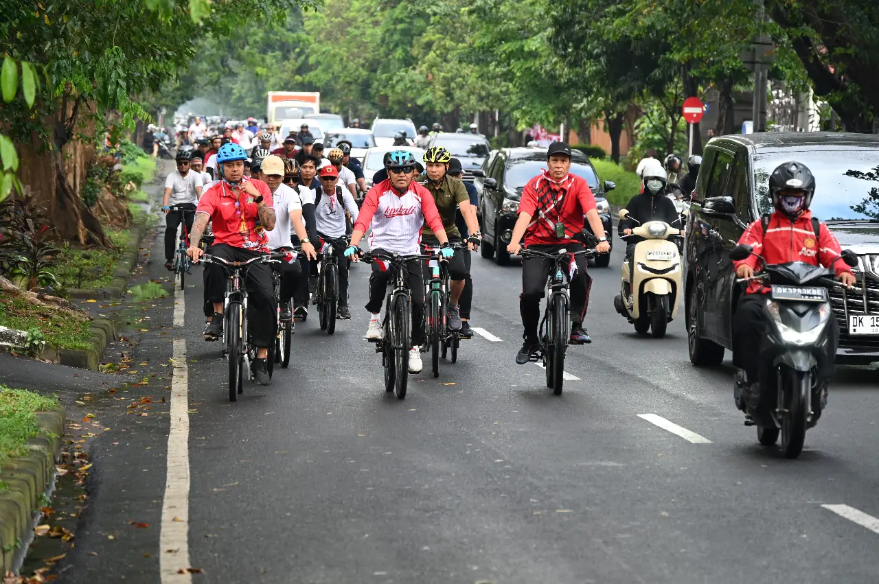Kegiatan gowes yang diadakan oleh KPU Provinsi Bali yang berlangsung pada Jumat (15/8/2025).