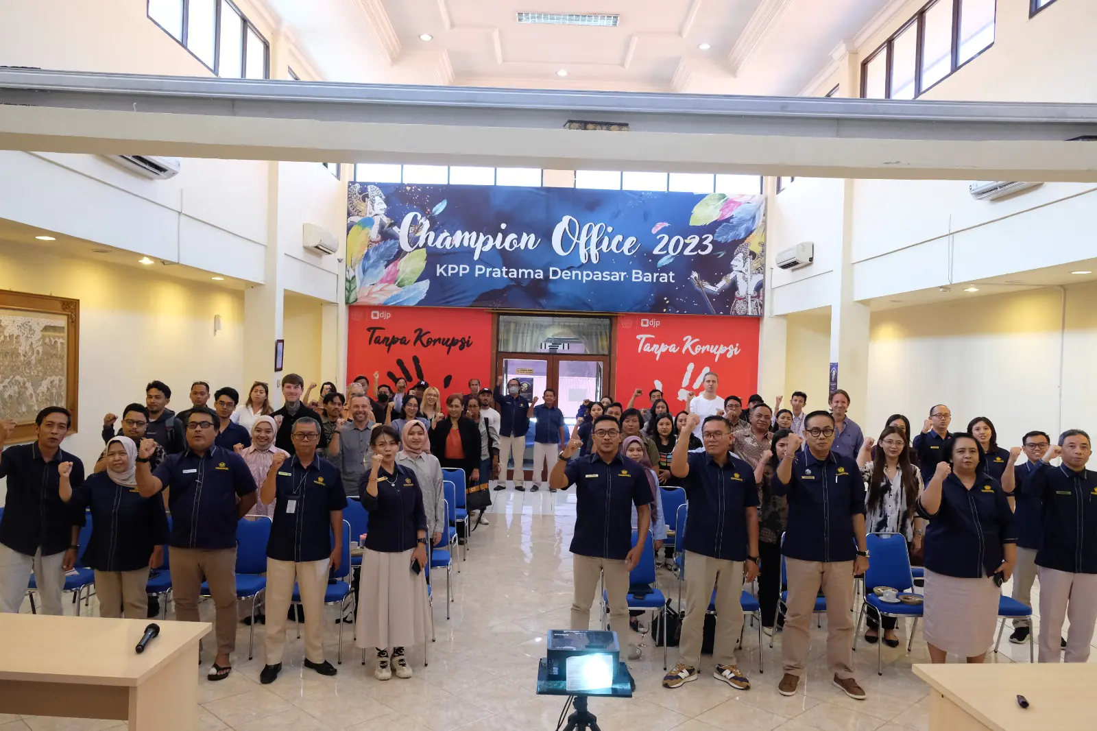 Kantor Pelayanan Pajak (KPP) Pratama Denpasar Barat menggelar kegiatan edukasi perpajakan bagi Warga Negara Asing (WNA) yang berlangsung di aula KPP Pratama Denpasar Barat.