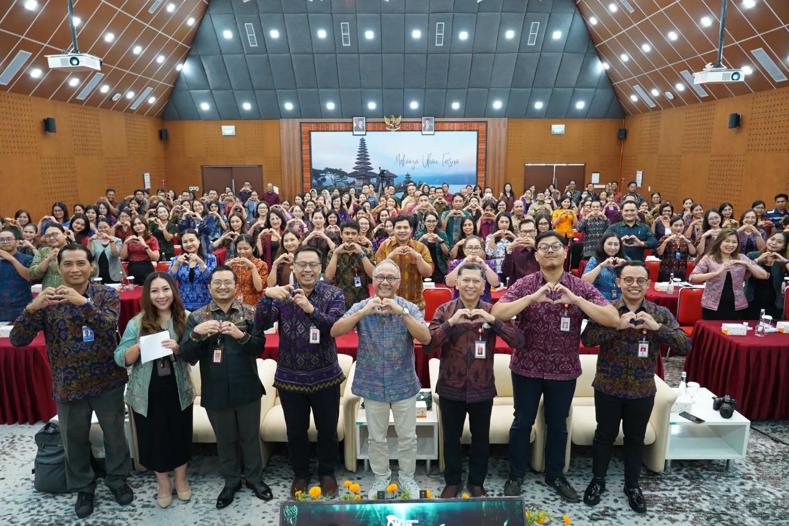 Otoritas Jasa Keuangan (OJK) Provinsi Bali terus mendorong penguatan perlindungan konsumen di sektor jasa keuangan dengan menggelar Focus Group Discussion (FGD) terkait Peraturan OJK (POJK) Nomor 22 Tahun 2023 di Kantor OJK Provinsi Bali, Jumat (12/9/2025).