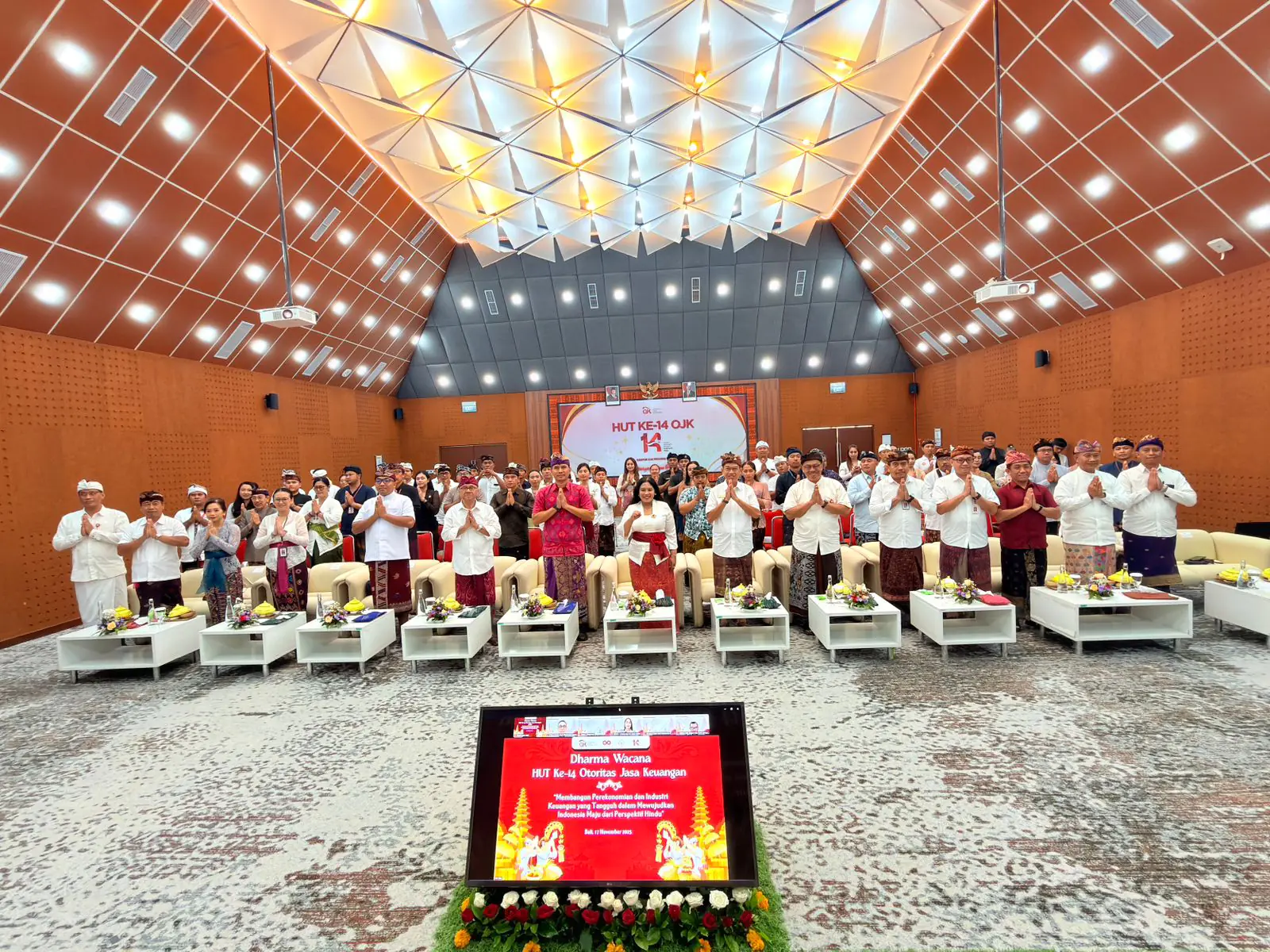 Otoritas Jasa Keuangan (OJK) menyelenggarakan Dharma Wacana bertajuk “Membangun Perekonomian dan Industri Keuangan yang Tangguh dalam Mewujudkan Indonesia Maju dari Perspektif Hindu” di Kantor OJK Provinsi Bali, Senin (17/11/2025).