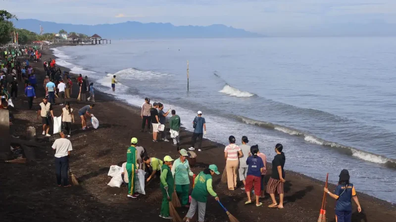 Aksi Nyata Bupati Buleleng: Bersih-Bersih Pantai, Wujudkan Lingkungan Asri dan Lestari
