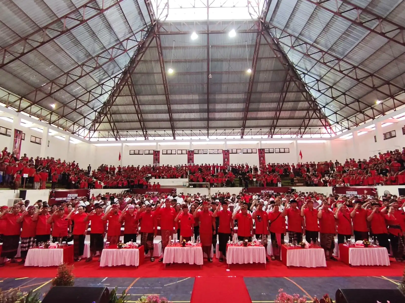 Koster Kukuhkan Ribuan Pengurus PDIP Buleleng hingga Tingkat Dusun