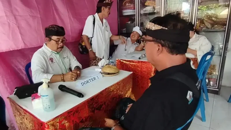 Safari Kesehatan Warnai HUT ke-422 Kota Singaraja, Puskor Hindunesia Layani Warga Busungbiu