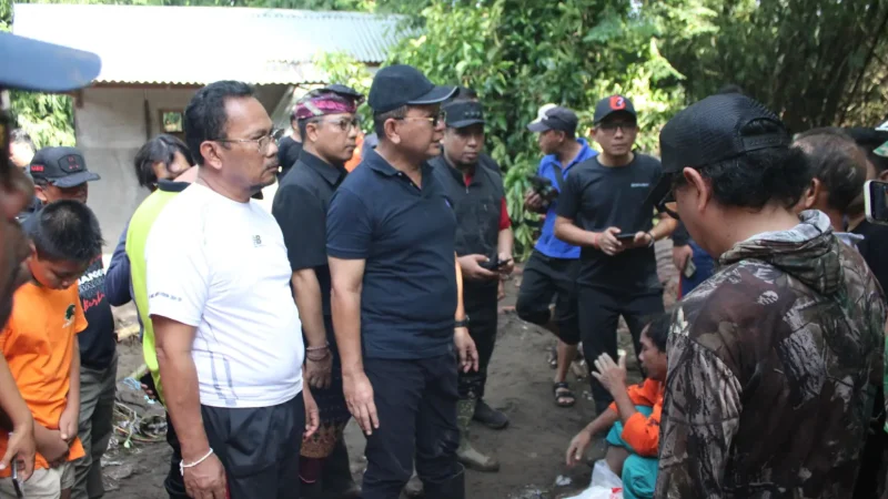 Tinjau Kondisi Pasca Banjir Bandang di Banjar, Bupati Sutjidra Tegaskan Penanganan Cepat kepada Warga Terdampak