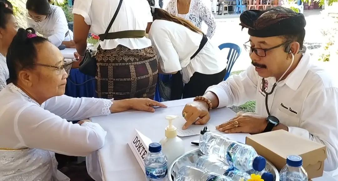 Puskor Hindunesia Buleleng Perkuat Aksi Sosial Lewat Donor Darah dan Layanan Kesehatan Gratis