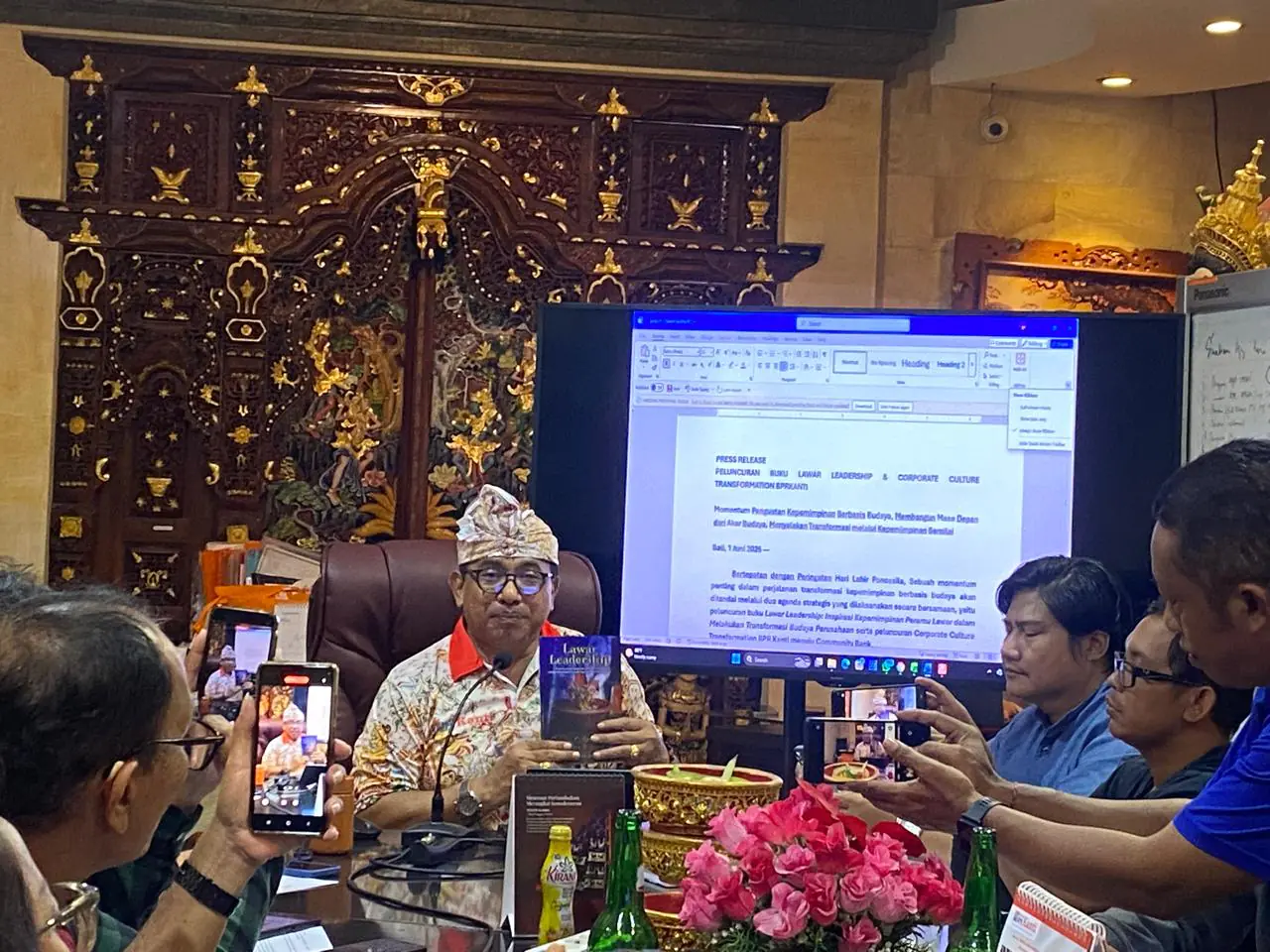 BPR Kanti Luncurkan Buku “Lawar Leadership”, Perkuat Transformasi Budaya Berbasis Kearifan Lokal Bali