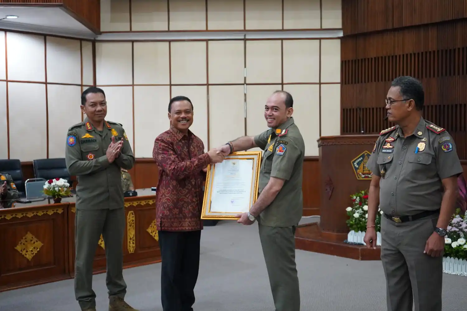Komitmen Jaga Ketertiban dan Pariwisata Budaya, Satpol PP Buleleng Raih Penghargaan Bali Trepti
