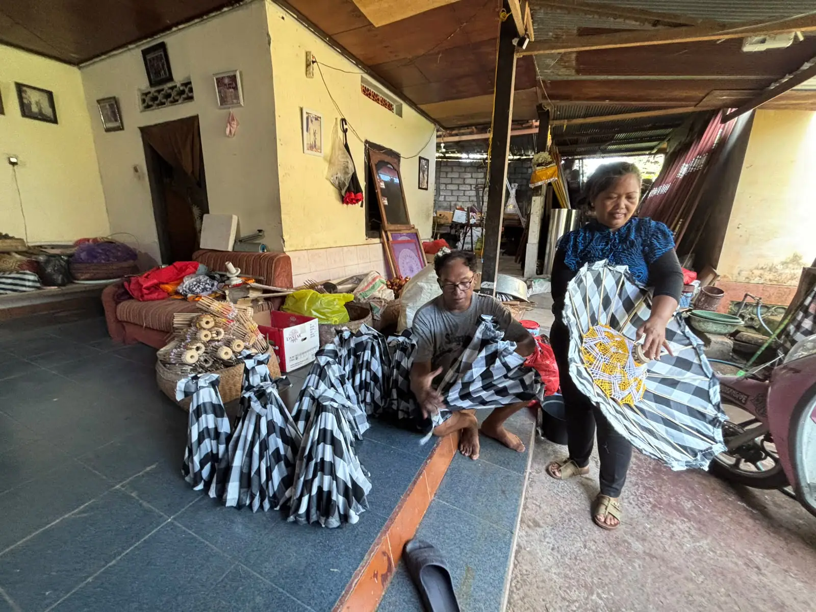 Perajin Tedung di Klungkung Tetap Bertahan, Dukungan Digitalisasi Perkuat Usaha Tradisional