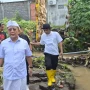 Tinjau Dampak Banjir di Baktiseraga, Bupati Sutjidra Tegaskan Sampah Jadi Masalah Utama Penyebab Banjir