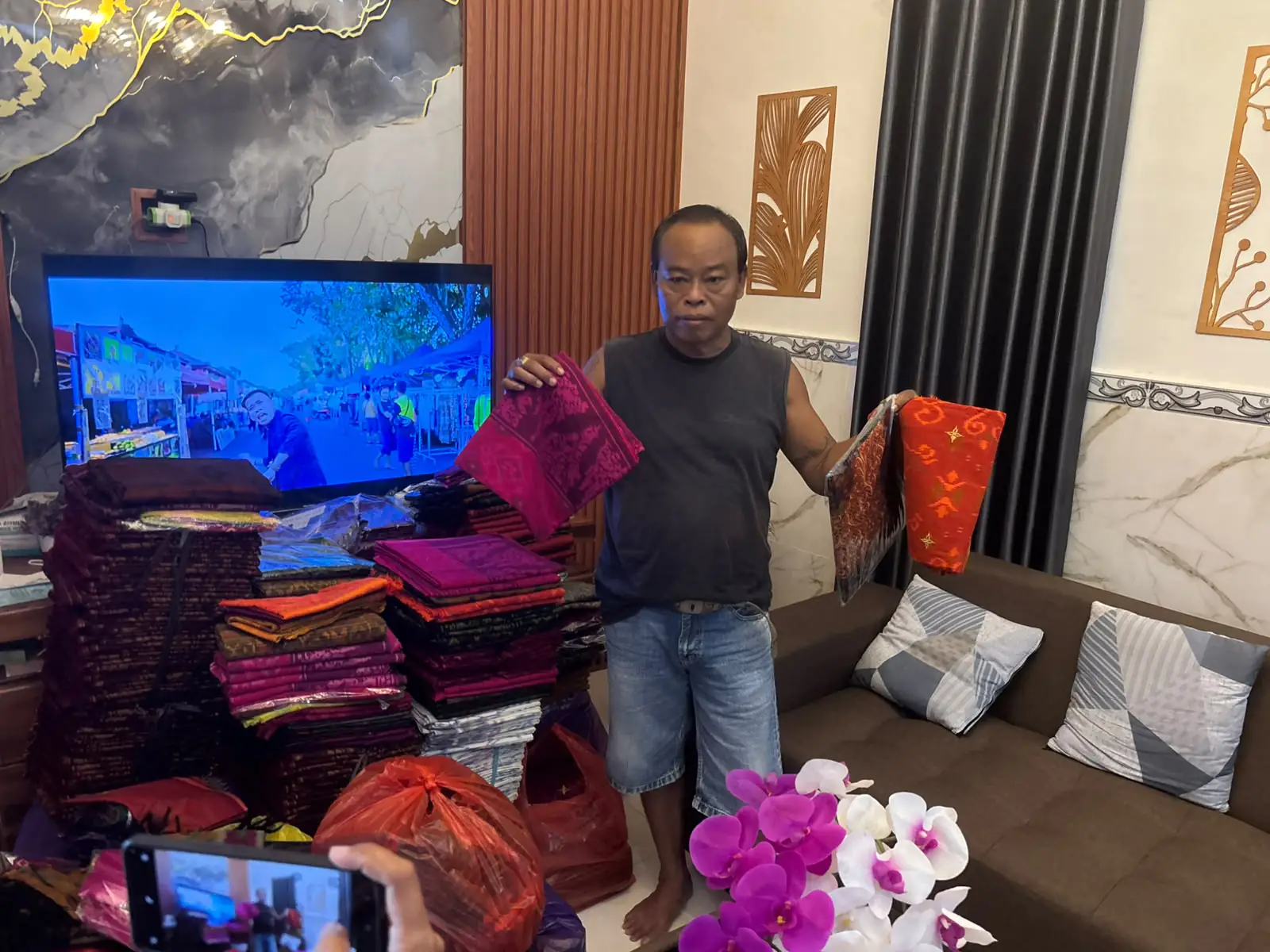 Pesanan Tenun Bali Meningkat, BRI Dukung Penguatan Modal Pelaku UMKM di Klungkung