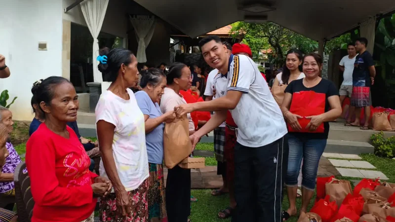 Andika Berbagi Ratusan Sembako, Teruskan Kiprah Sosial Sang Ayah