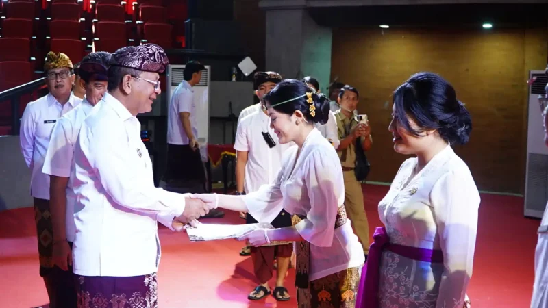 Resmi Jadi PNS, Bupati Sutjidra Ingatkan ASN Baru Junjung Loyalitas, Integritas, dan Profesionalisme