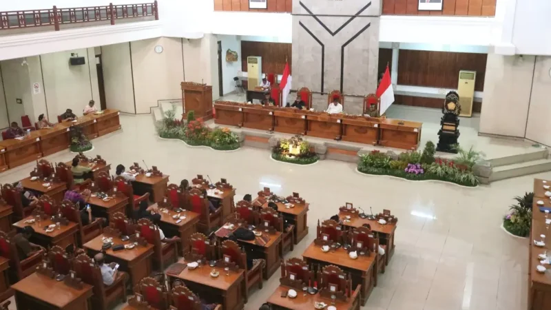 Seluruh Fraksi DPRD Buleleng Sepakat Lanjutkan Pembahasan Dua Ranperda