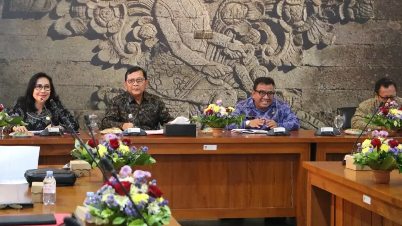 Bupati Buleleng Siapkan Surprise untuk Apresiasi Antusiasme Ribuan Peserta Lomba Perahu Layar Mini Lovina Festival
