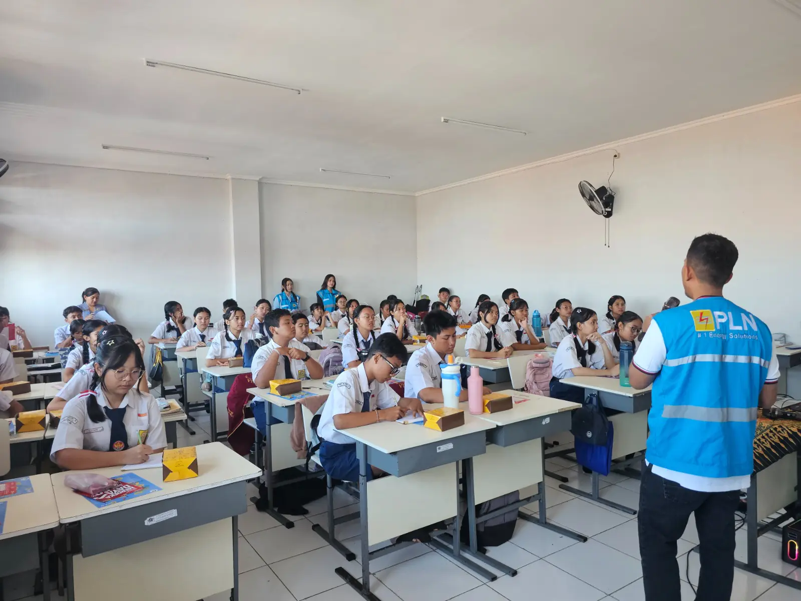 PLN Mengajar, Bekali Siswa SMPN 16 Denpasar Pengetahuan Keselamatan Ketenagalistrikan