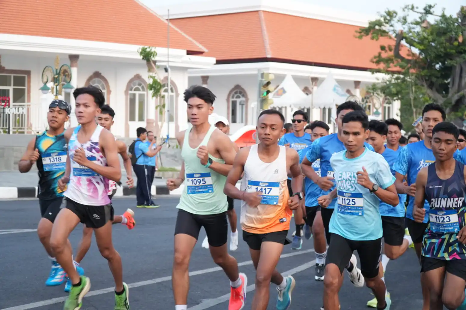 Semarak Dies Natalis ke-17, Monarch Bali Gelar Charity Run di Singaraja