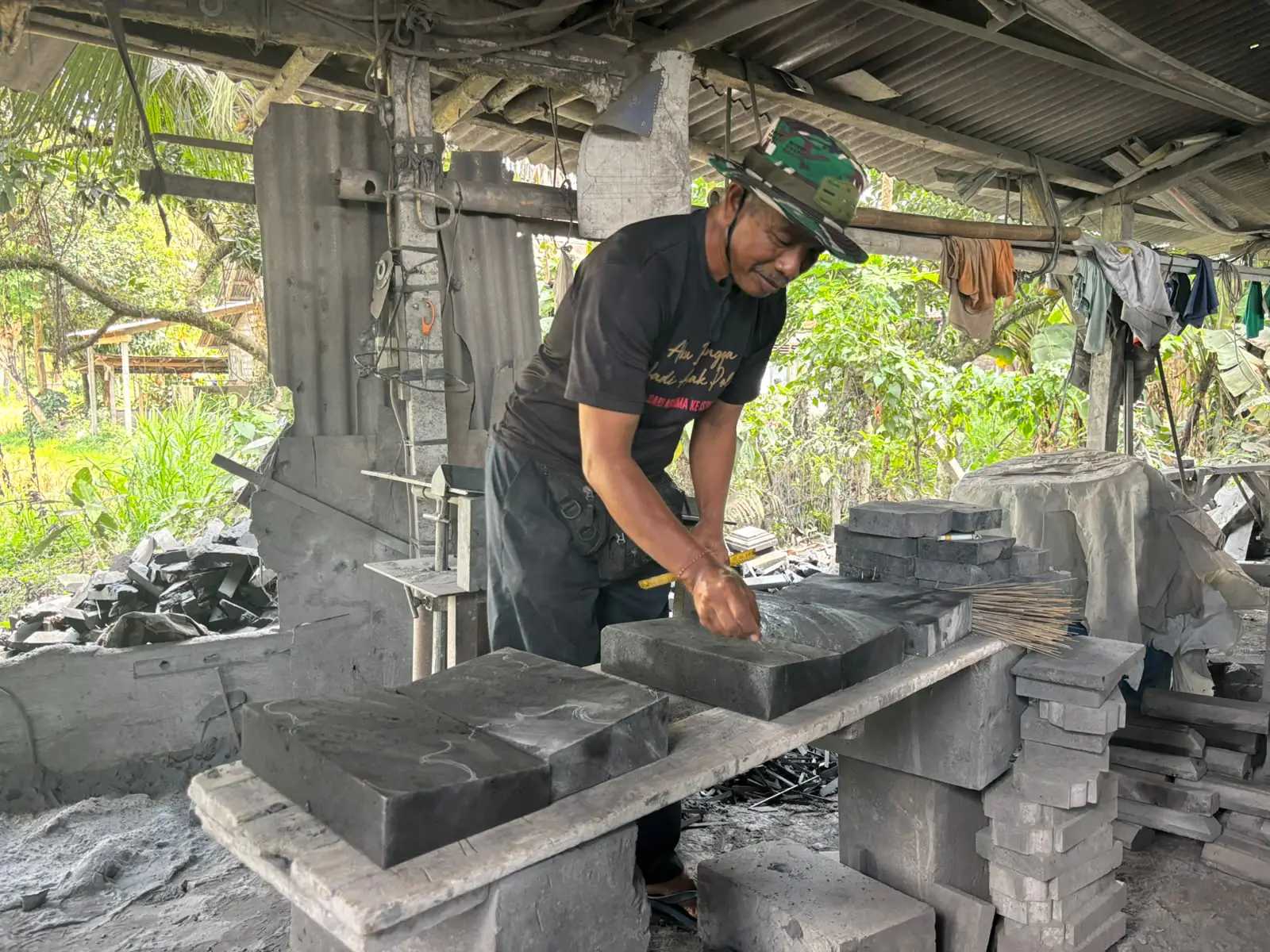 Berbekal Pengalaman Puluhan Tahun, Mudiarsa Kembangkan Usaha Batu Alam di Bangli dengan KUR BRI