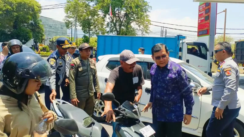 Pastikan Penyaluran Lancar, Bupati Sutjidra Turun Langsung Pantau SPBU Banyuasri dan Sejumlah SPBU di Singaraja