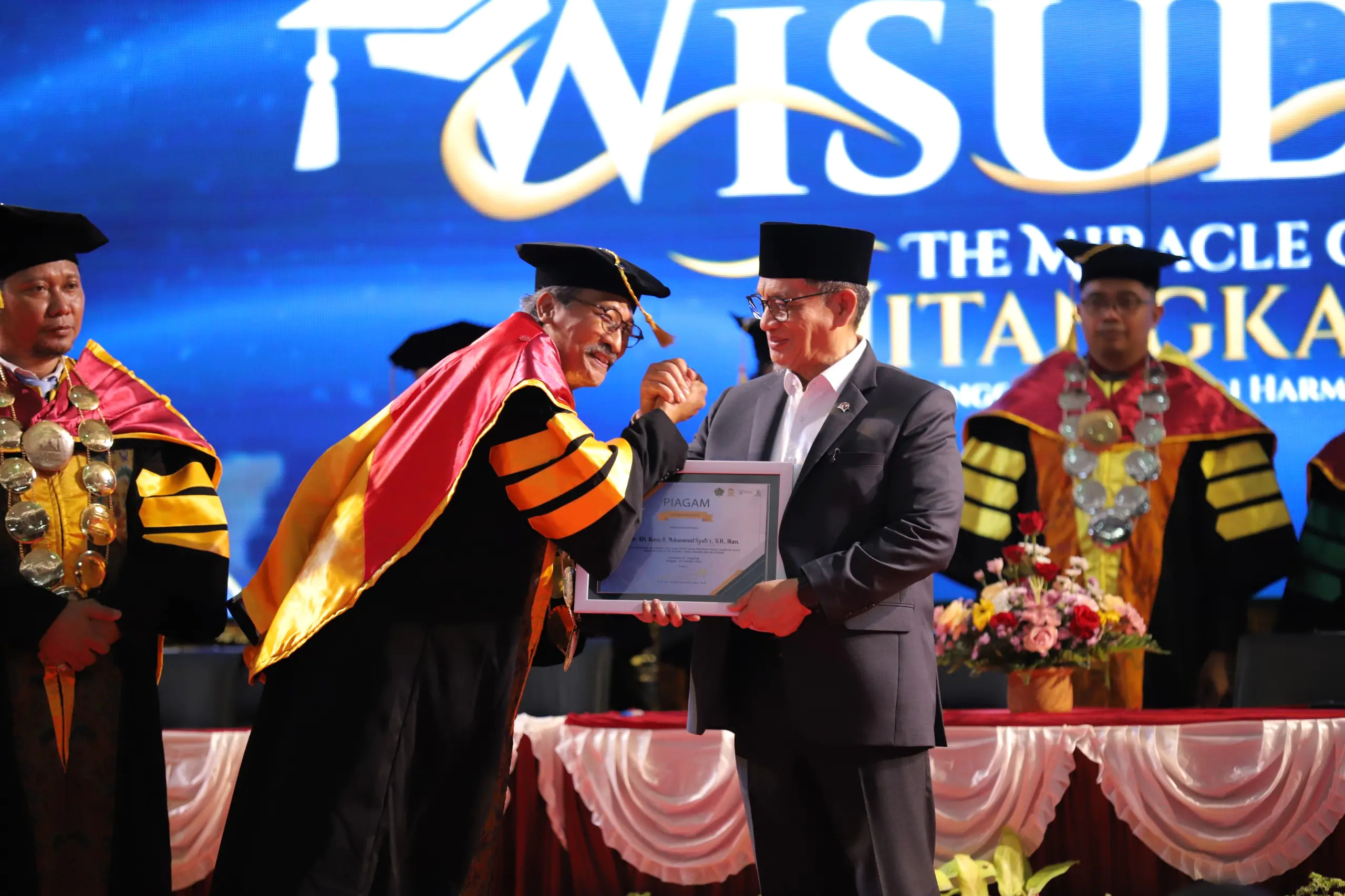 Wisuda 693 Lulusan, IAHN Mpu Kuturan Dorong SDM Unggul Berbasis Agama dan Budaya